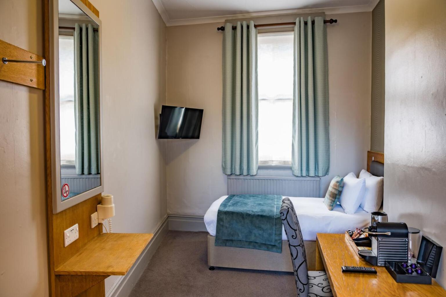 Hotel The Goddard Arms Swindon Zewnętrze zdjęcie